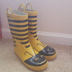 bumble bee rain boots